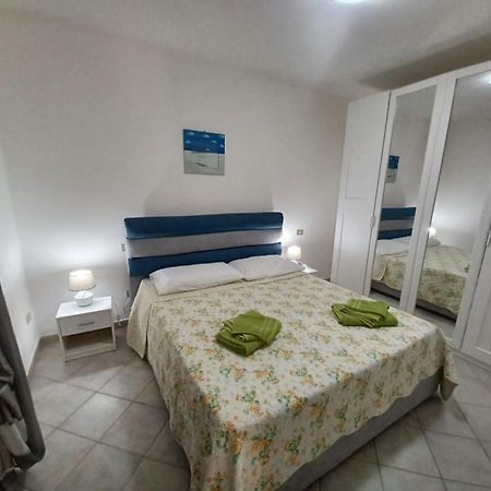 Casa Sibilla Bi-Locale Con Terrazza A 60 Metri Dal Mare Apartman Marinella  Kültér fotó
