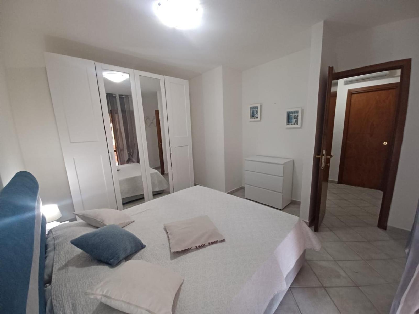 Casa Sibilla Bi-Locale Con Terrazza A 60 Metri Dal Mare Apartman Marinella  Kültér fotó